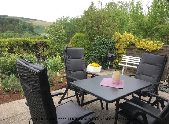 SAUERLAND :  **** FERIENHAUS HENNESEE ****  Terrasse