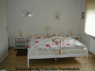 FERIENHAUS FEWO FERIENWOHNUNG   Schlafraum